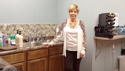 How to Clean a Synthetic Wig